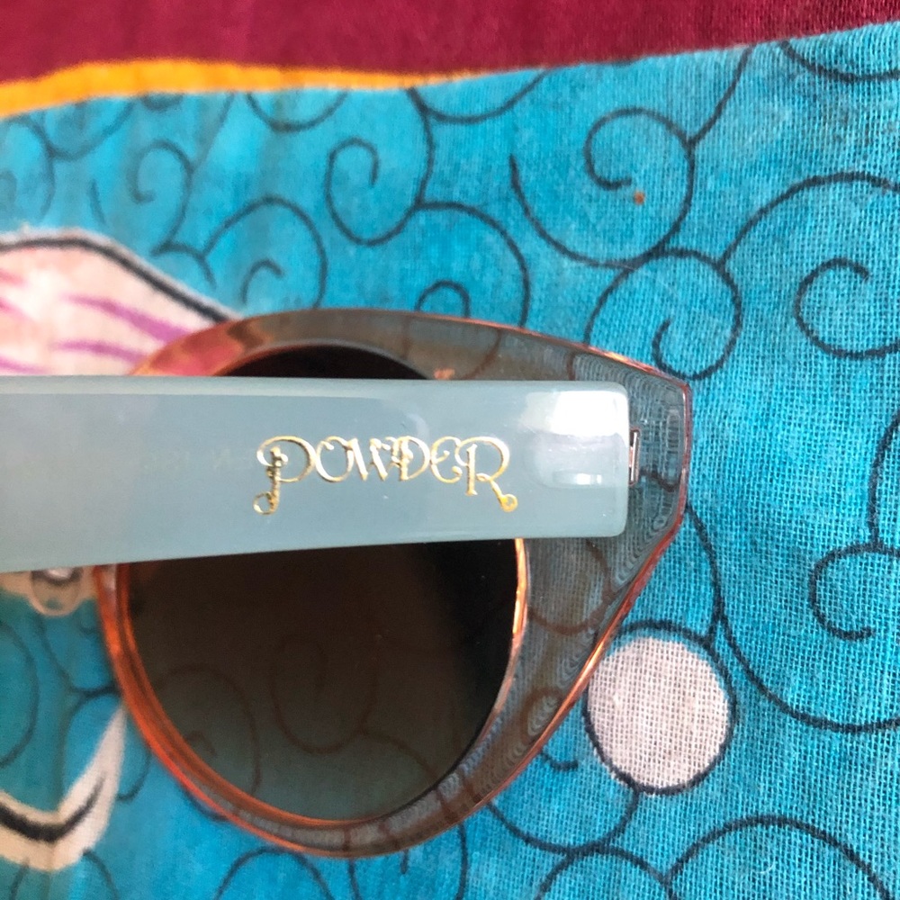 Powder sunglasses. Nearly new, fashionable and tinted lens. - Picture 3 of 6